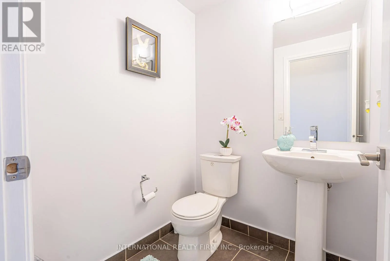 PH09 - 7165 YONGE STREET