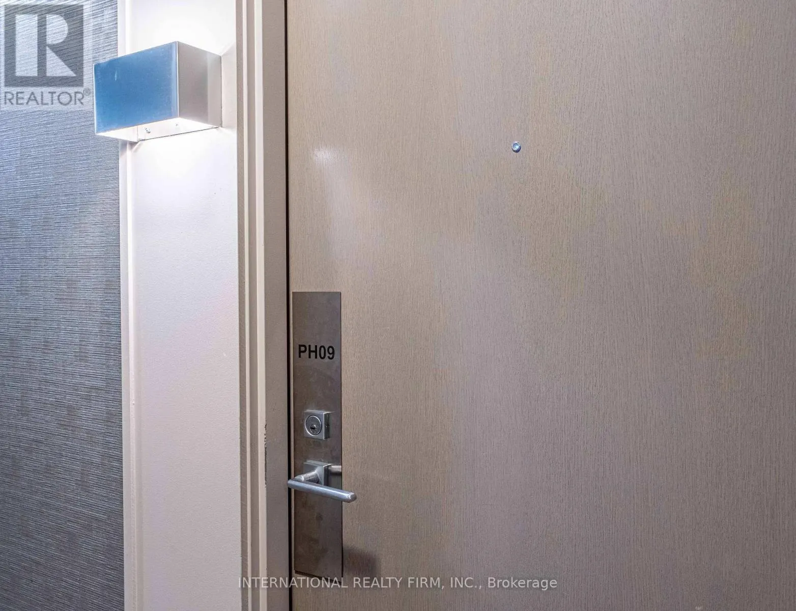 PH09 - 7165 YONGE STREET