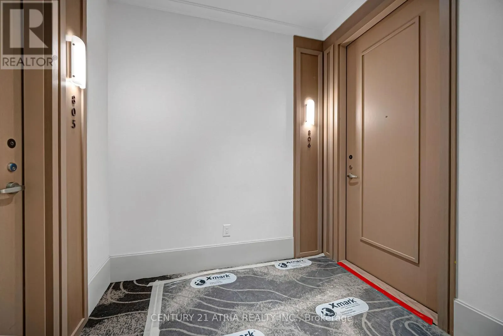 806 - 397 ROYAL ORCHARD BOULEVARD