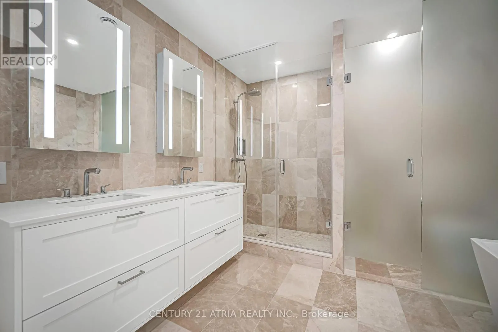 806 - 397 ROYAL ORCHARD BOULEVARD