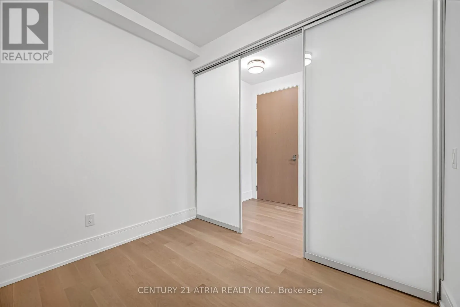 806 - 397 ROYAL ORCHARD BOULEVARD