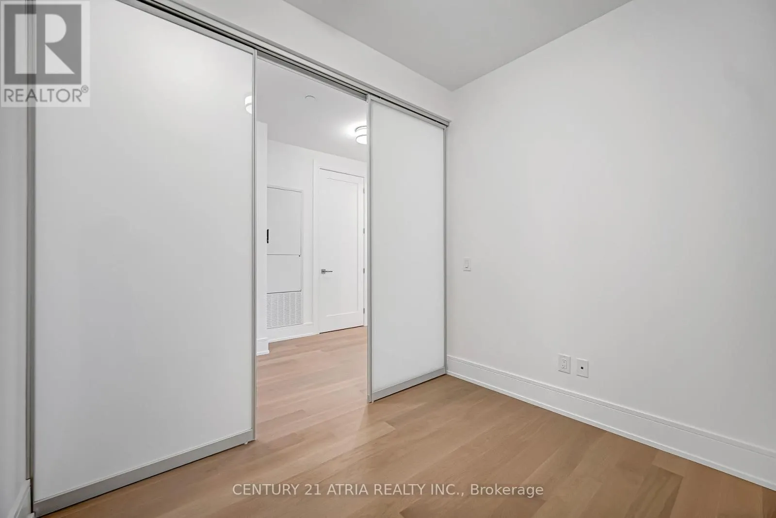 806 - 397 ROYAL ORCHARD BOULEVARD