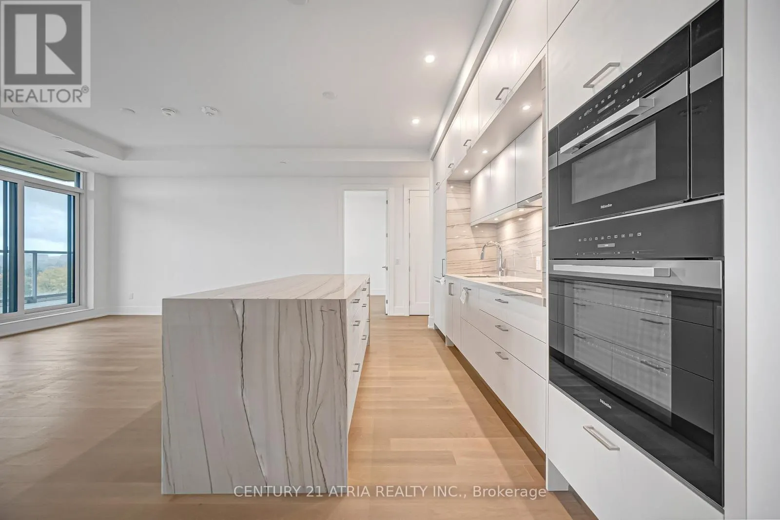 806 - 397 ROYAL ORCHARD BOULEVARD