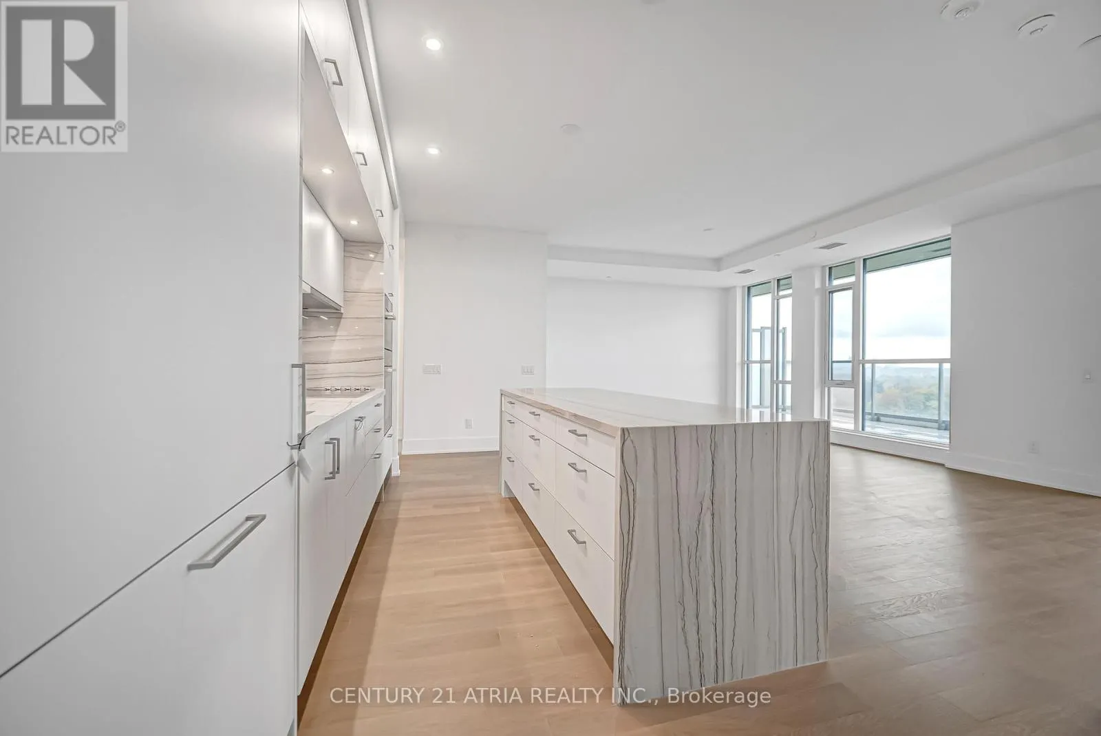 806 - 397 ROYAL ORCHARD BOULEVARD