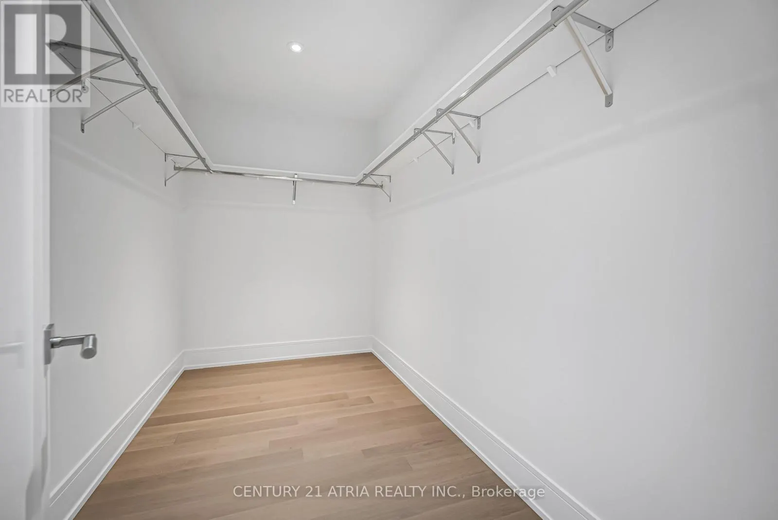 806 - 397 ROYAL ORCHARD BOULEVARD