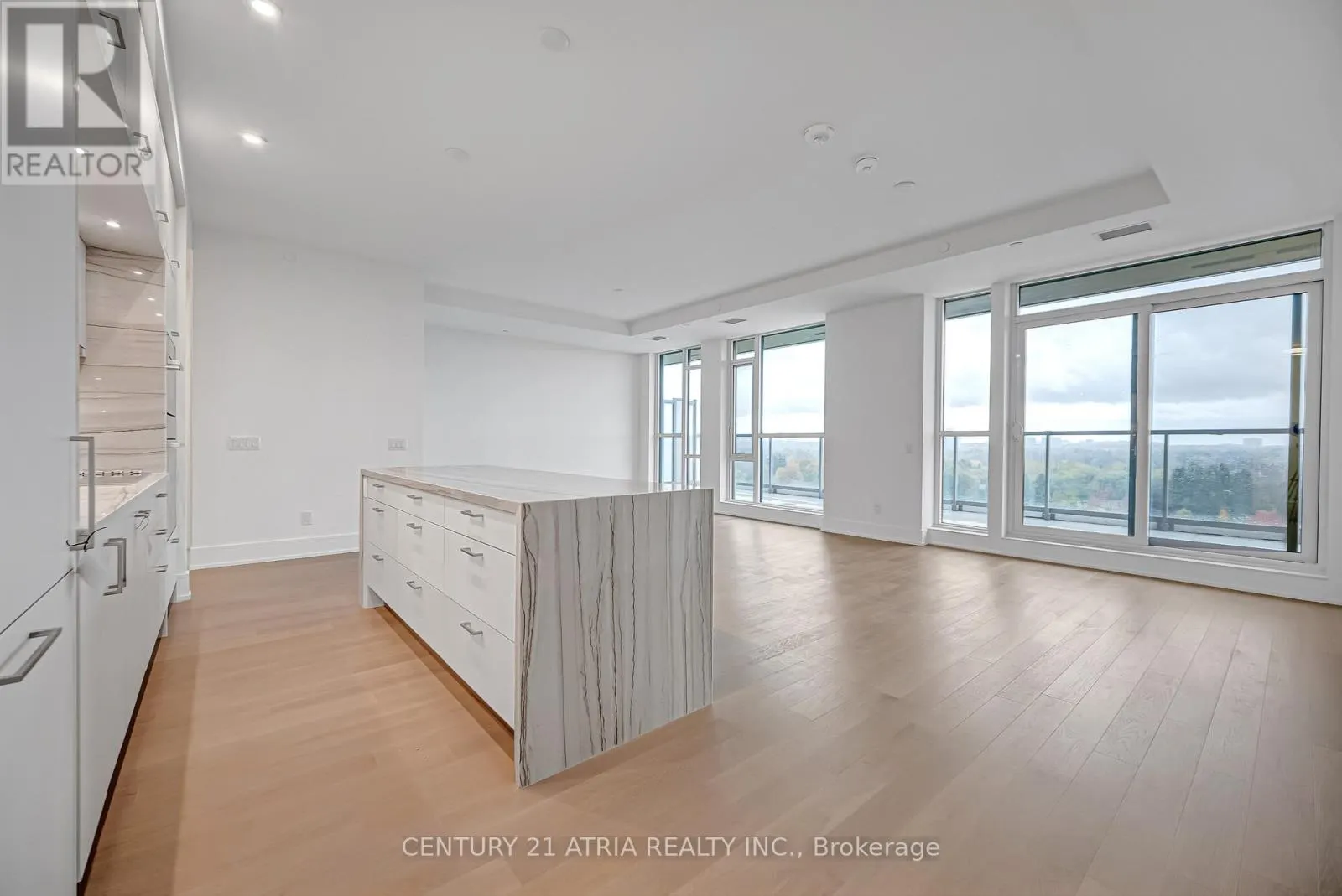 806 - 397 ROYAL ORCHARD BOULEVARD