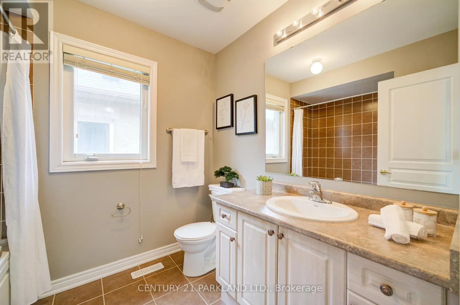 13 TURNHOUSE CRESCENT