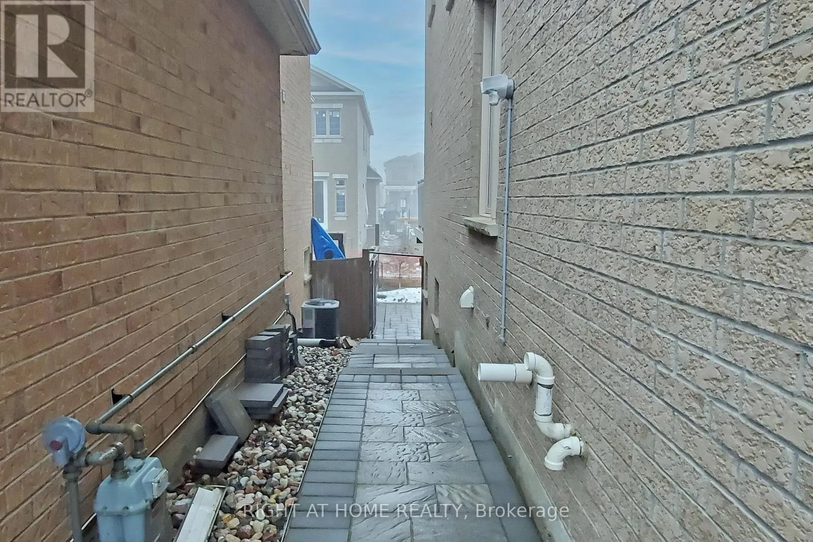 BASEMENT - 90 MAPLEBANK CRESCENT