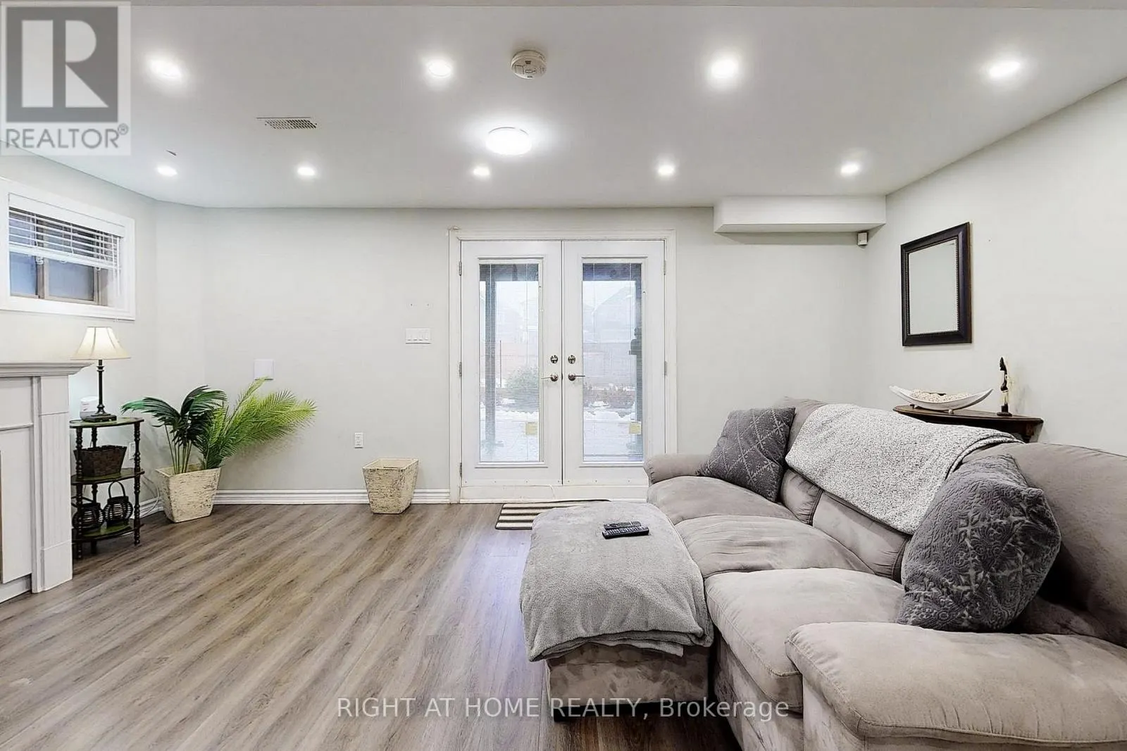 BASEMENT - 90 MAPLEBANK CRESCENT