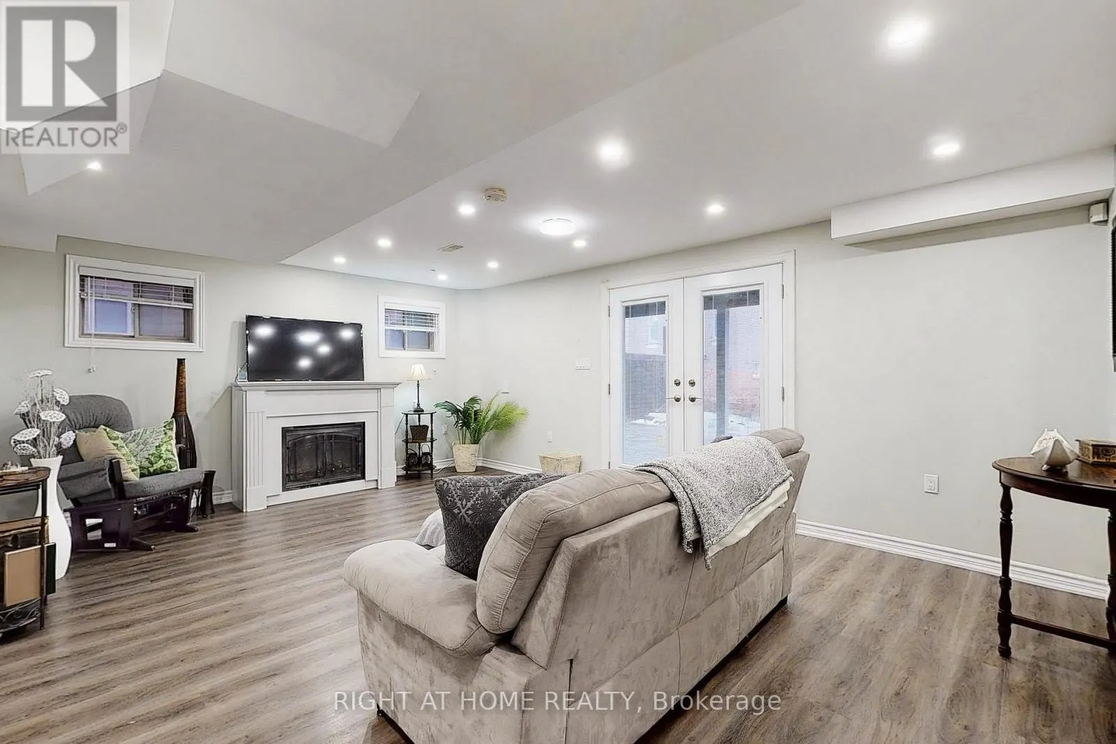 BASEMENT - 90 MAPLEBANK CRESCENT