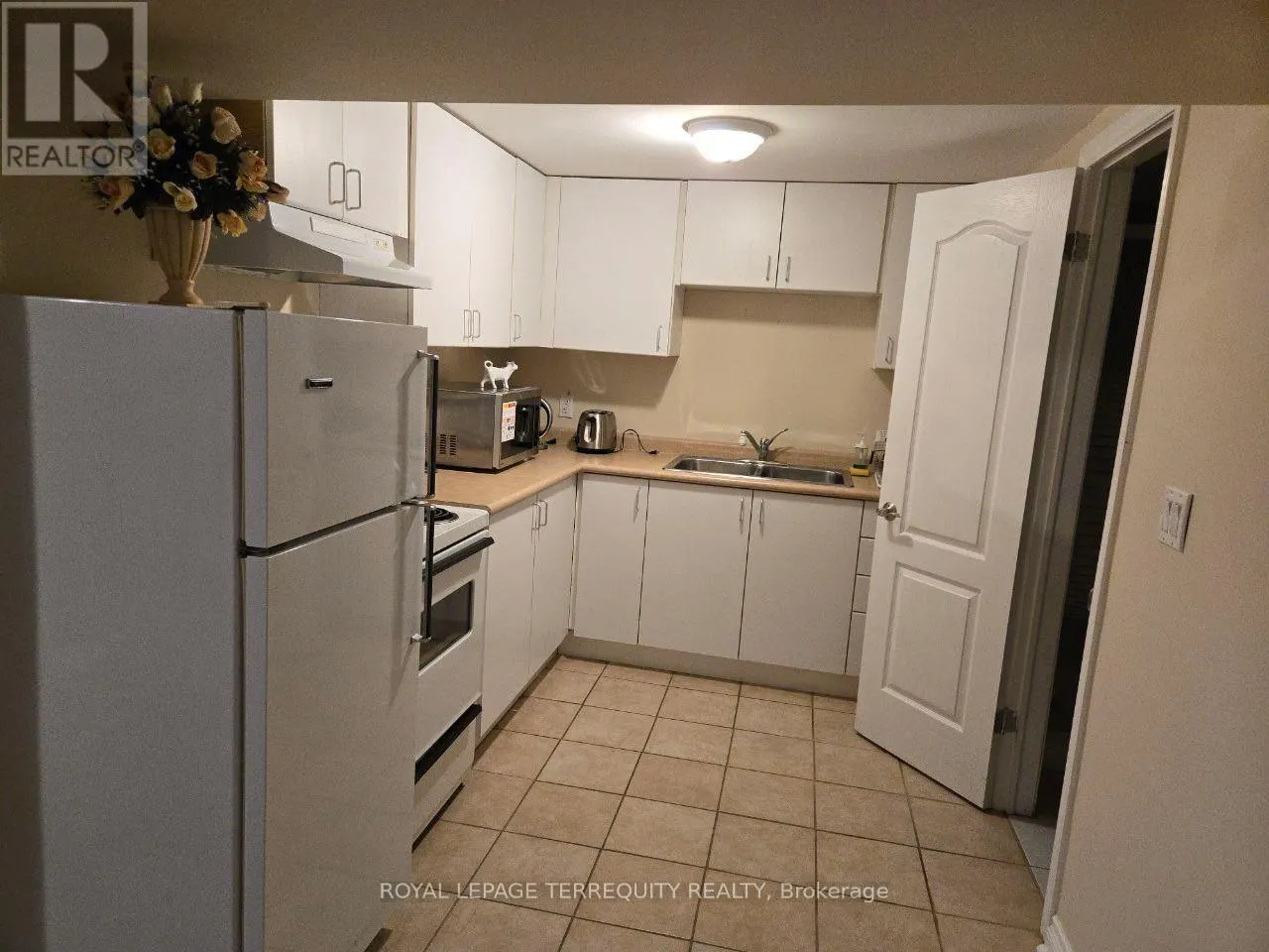 BASEMENT - 323 TOWERCREST DRIVE