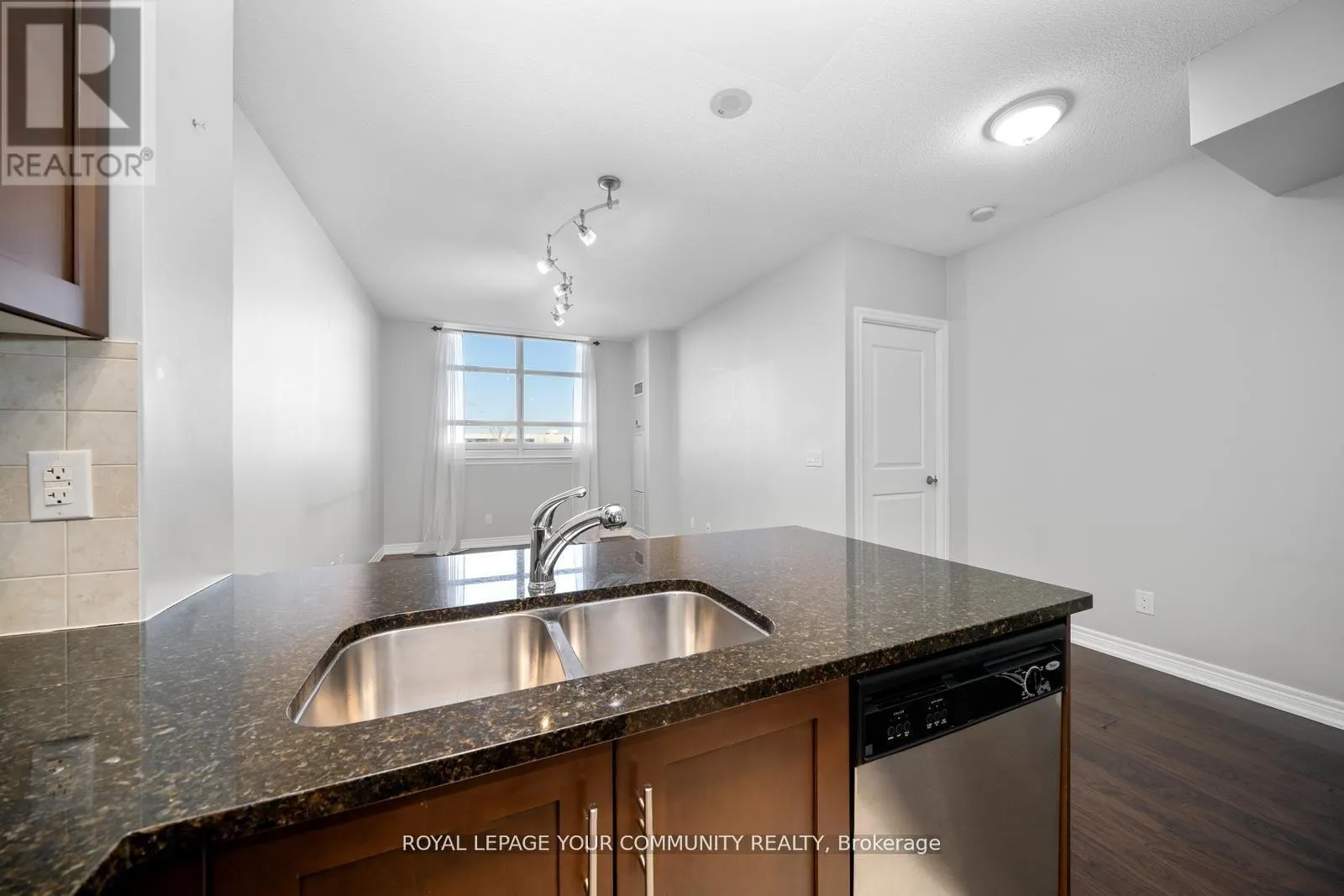 402 - 9245 JANE STREET