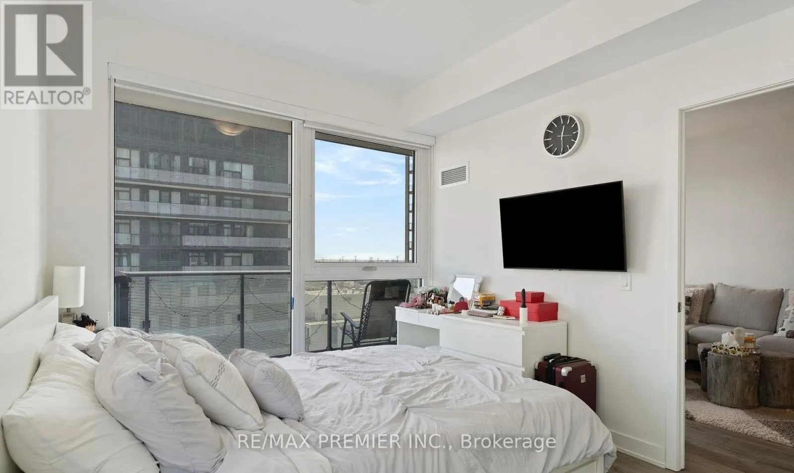 1704 - 95 ONEIDA CRESCENT