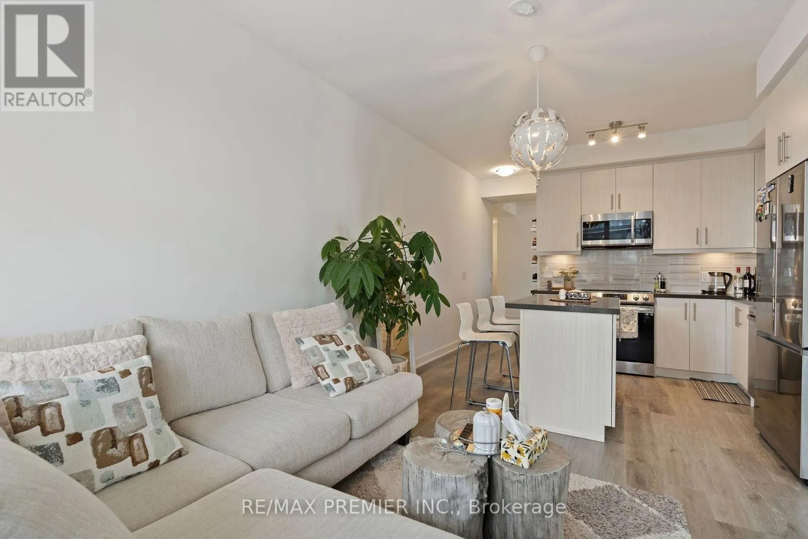 1704 - 95 ONEIDA CRESCENT