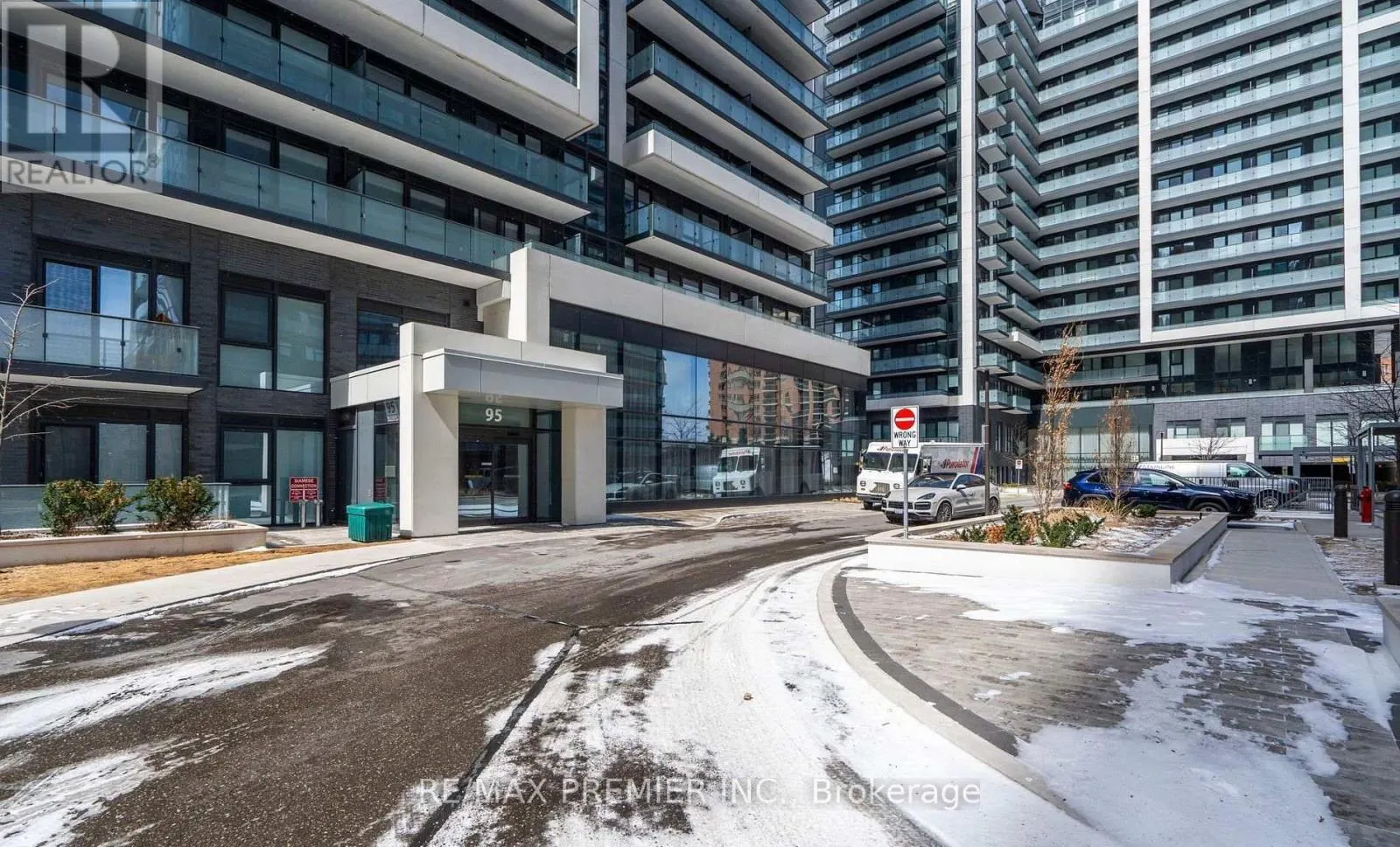 1704 - 95 ONEIDA CRESCENT