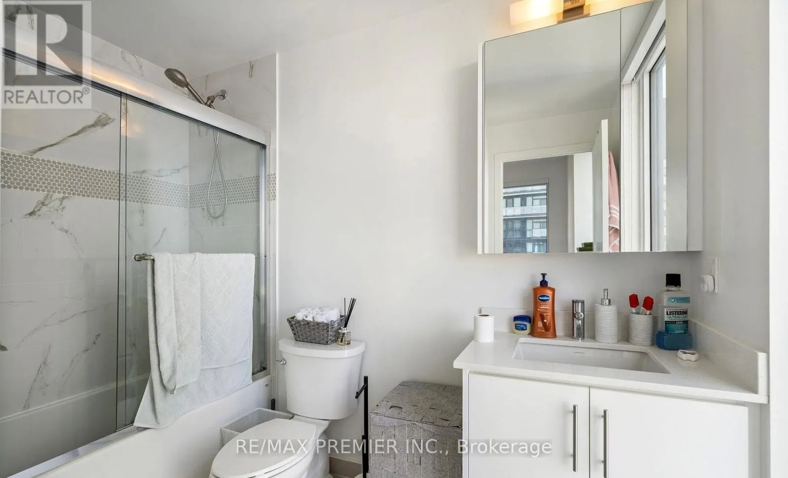 1704 - 95 ONEIDA CRESCENT