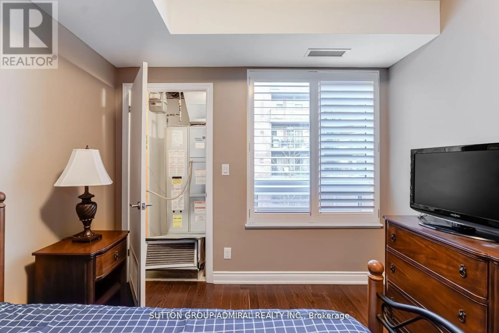 342 - 281 WOODBRIDGE AVENUE