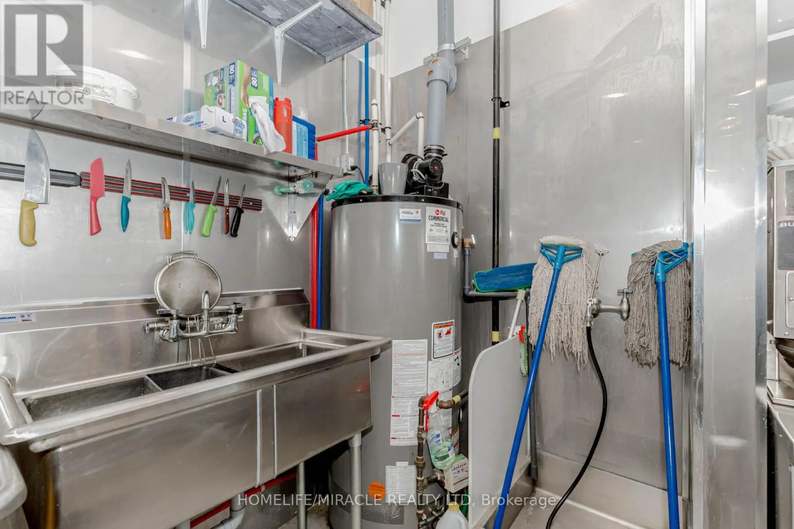 6 & 7 - 1840 MAJOR MACKENZIE DRIVE