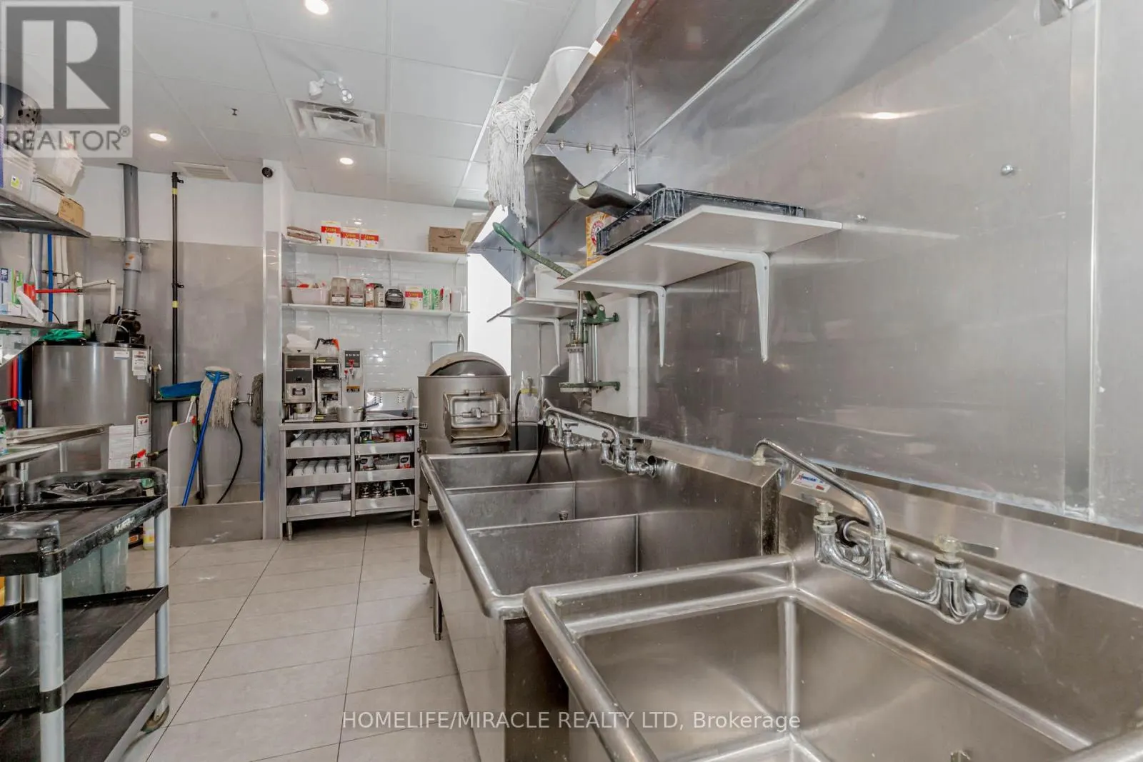 6 & 7 - 1840 MAJOR MACKENZIE DRIVE