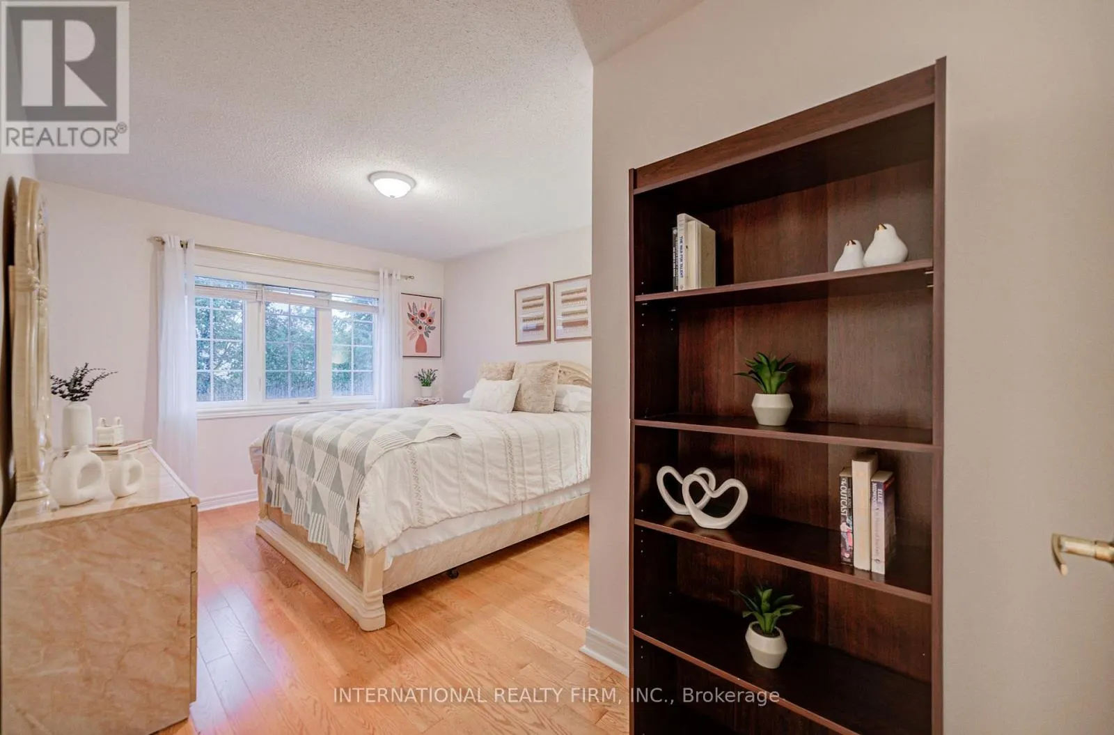 77 SAINT JAMES AVENUE