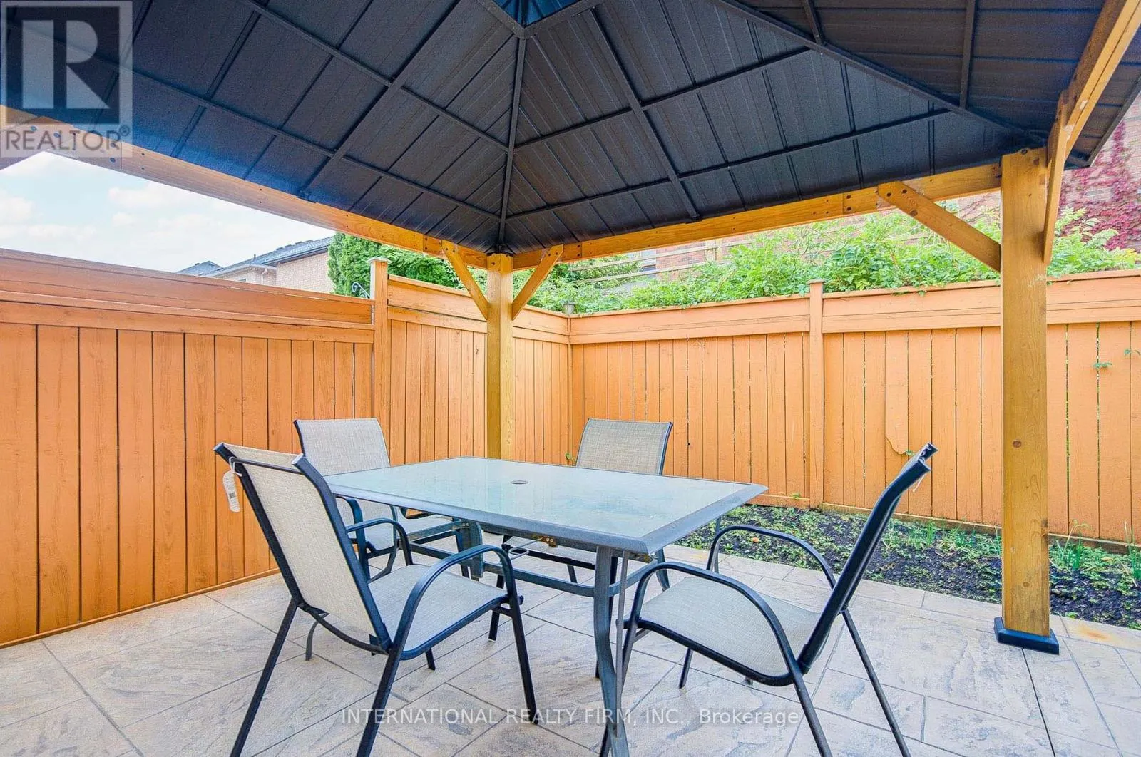 77 SAINT JAMES AVENUE