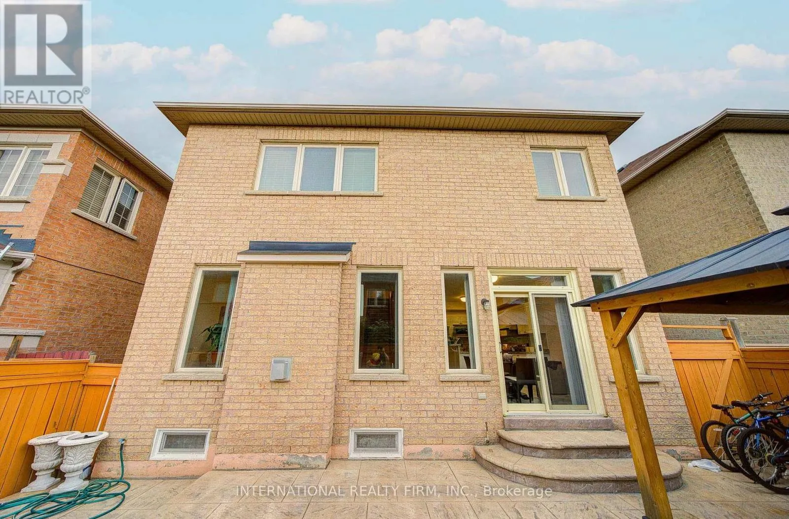 77 SAINT JAMES AVENUE