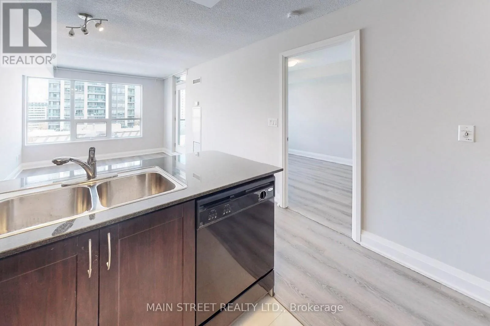 903 - 30 NORTH PARK ROAD