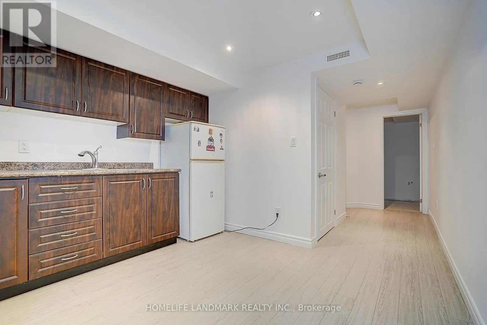 16 BEACON PIONT STREET