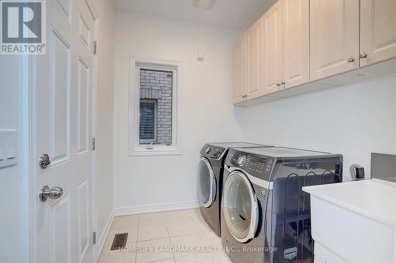 16 BEACON PIONT STREET