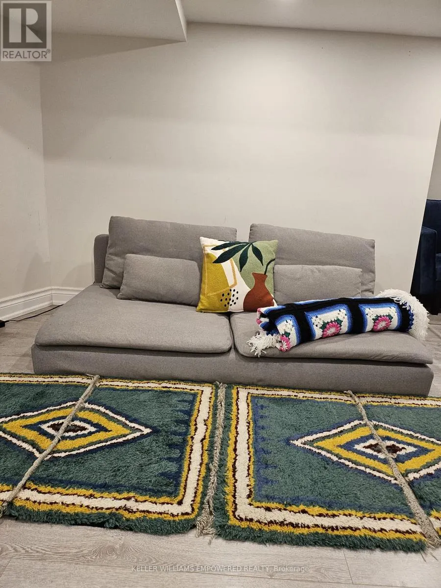 333 PALISER CRESCENT S