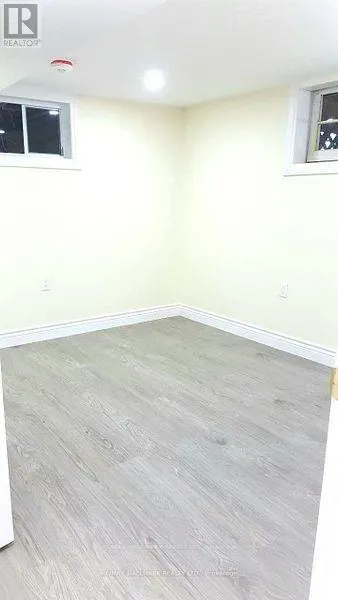 LOWER - 9884 BAYVIEW AVENUE