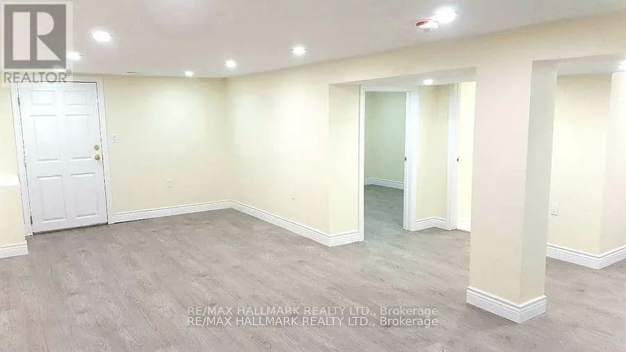 LOWER - 9884 BAYVIEW AVENUE