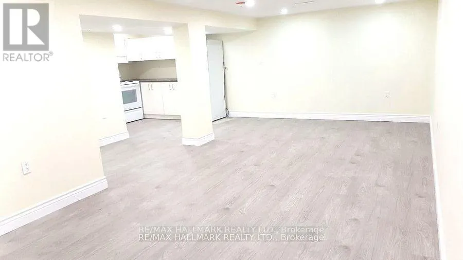 LOWER - 9884 BAYVIEW AVENUE