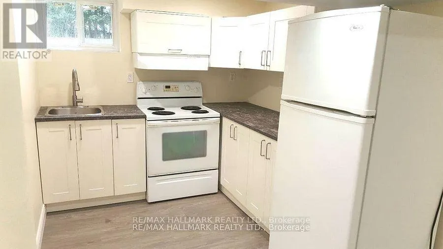 LOWER - 9884 BAYVIEW AVENUE