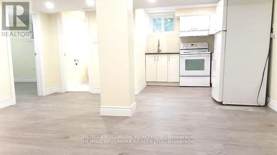 LOWER - 9884 BAYVIEW AVENUE