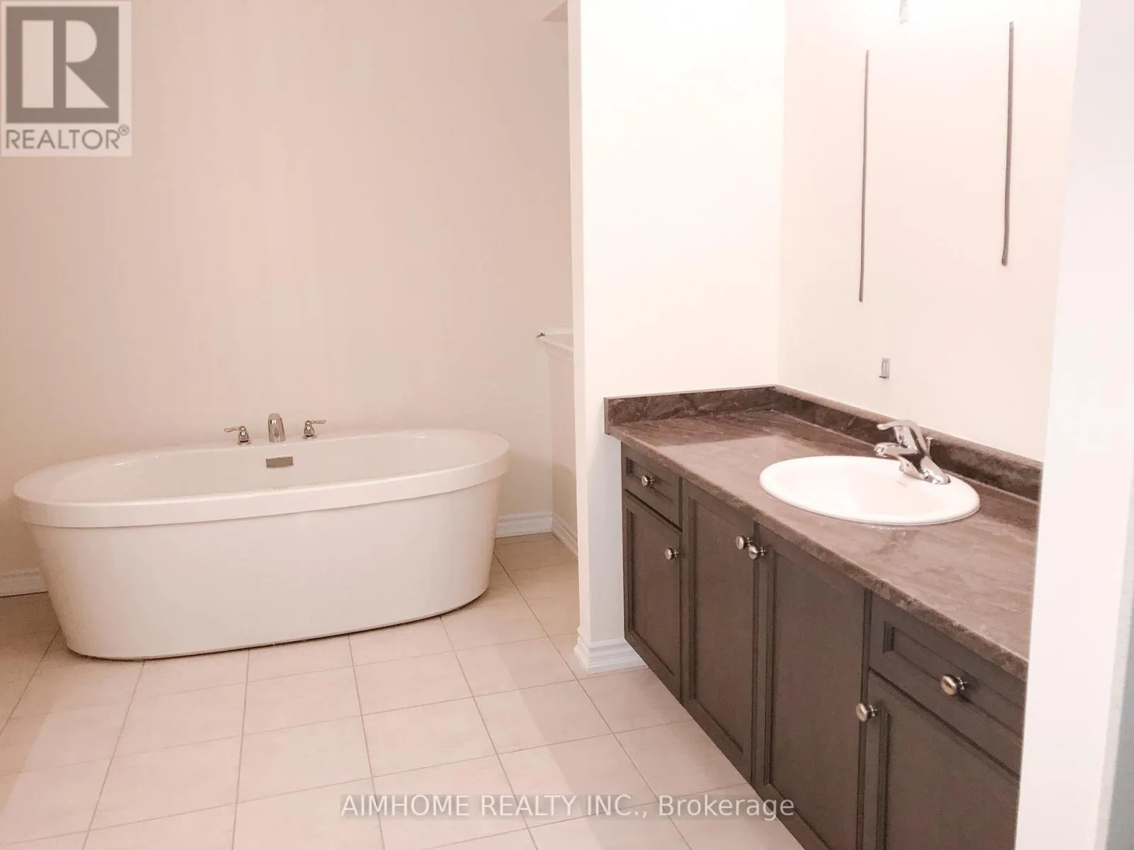 30 DEEPWOOD CRESCENT