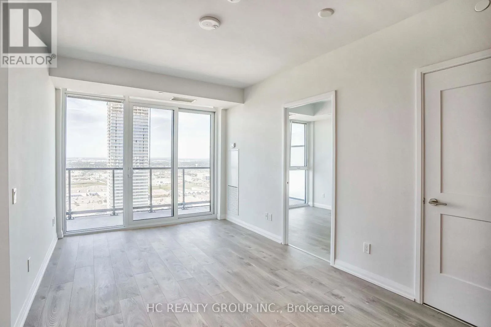 LPH10 - 7895 JANE STREET