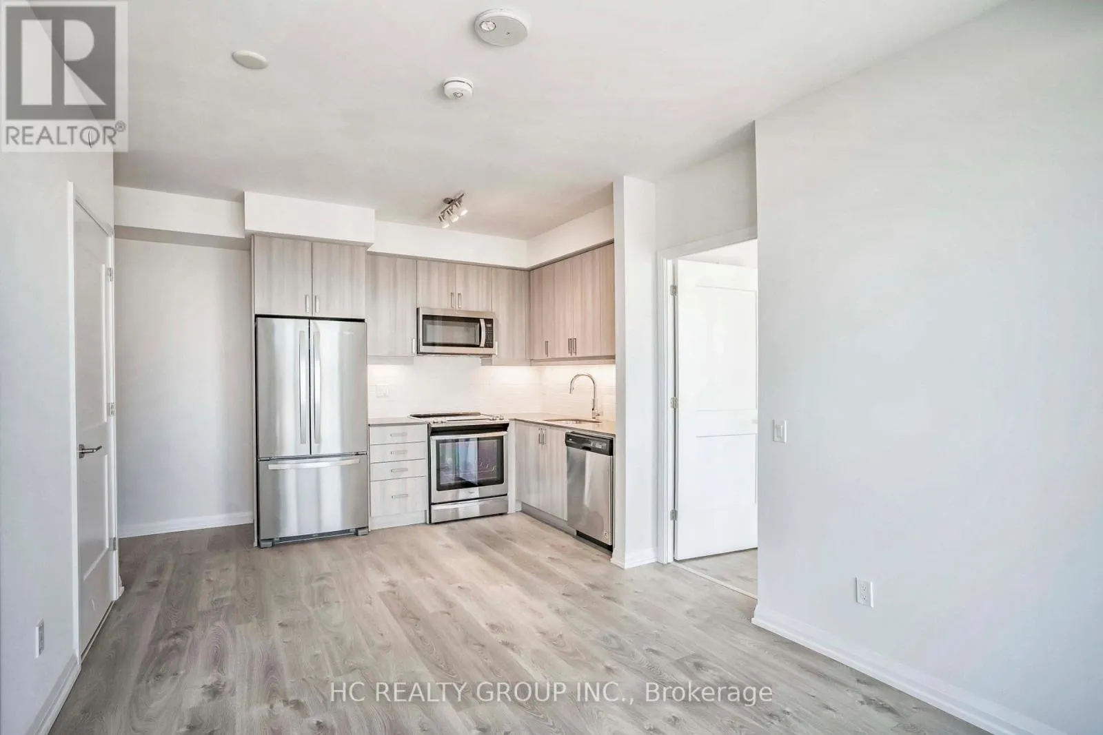 LPH10 - 7895 JANE STREET