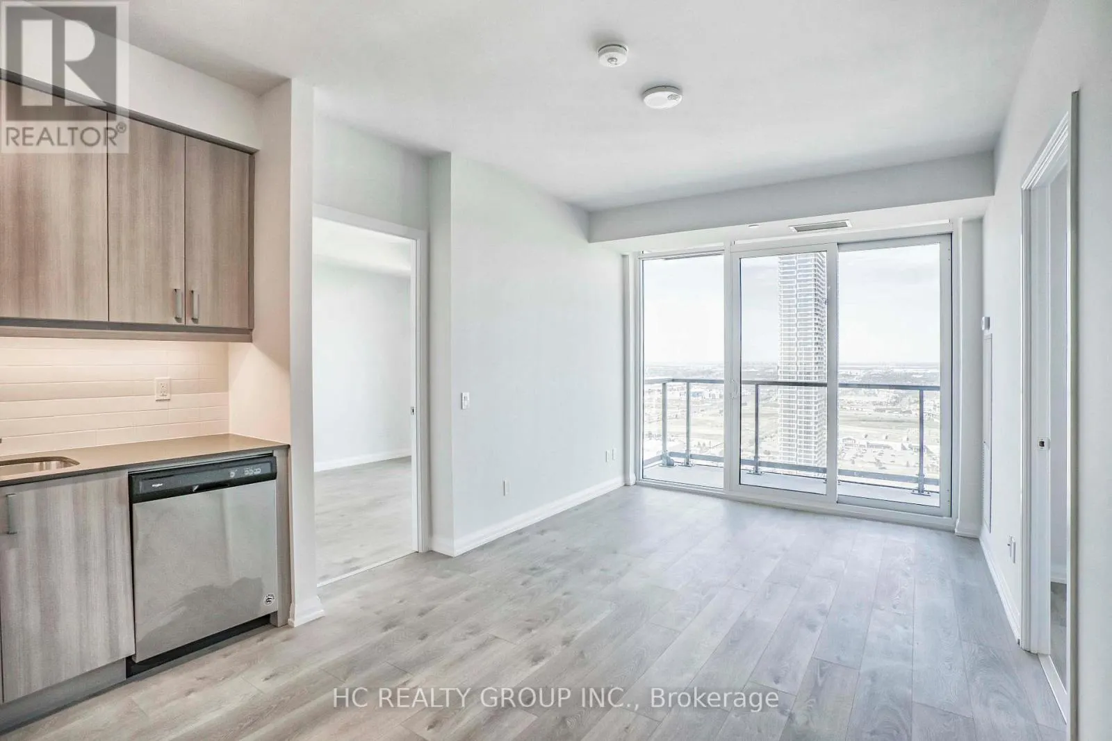 LPH10 - 7895 JANE STREET