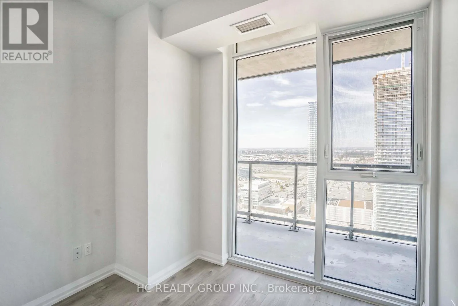 LPH10 - 7895 JANE STREET