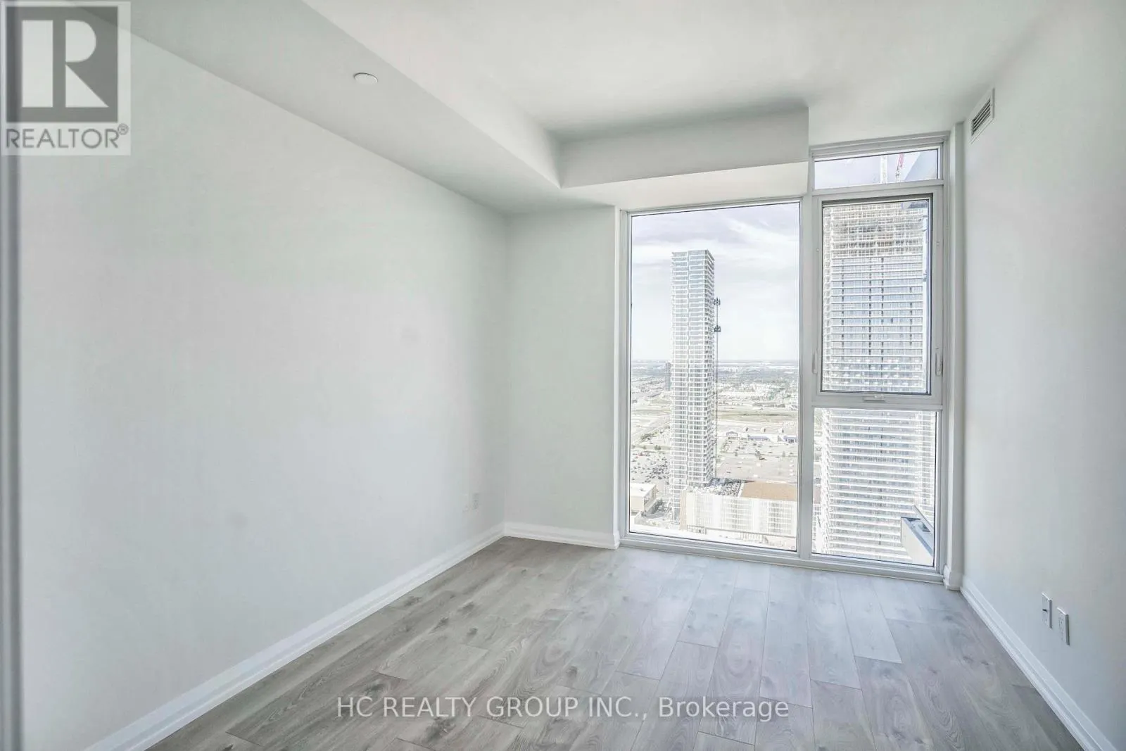 LPH10 - 7895 JANE STREET