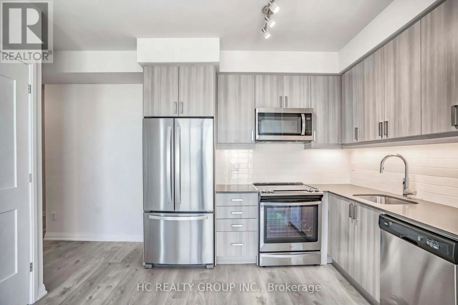 LPH10 - 7895 JANE STREET