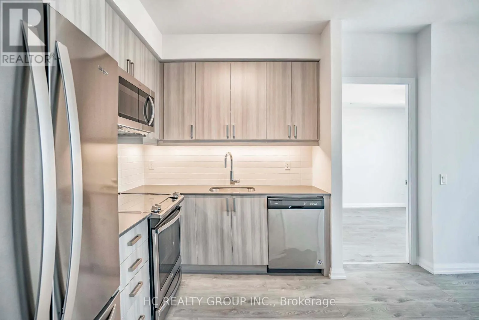 LPH10 - 7895 JANE STREET