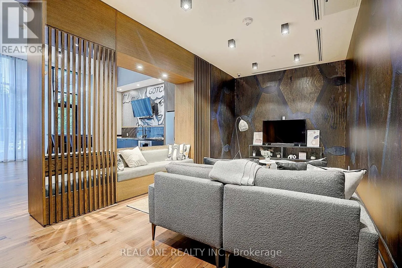 1319A - 8119 BIRCHMOUNT ROAD