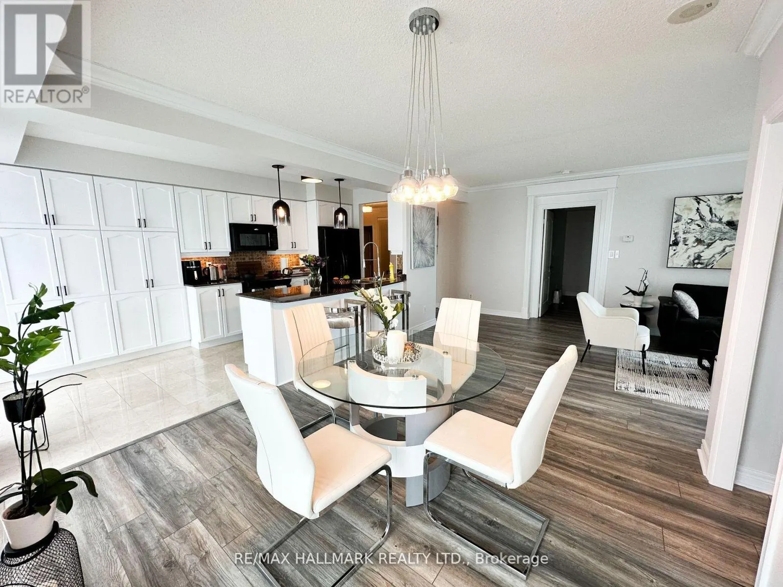 1401 - 100 PROMENADE CIRCLE