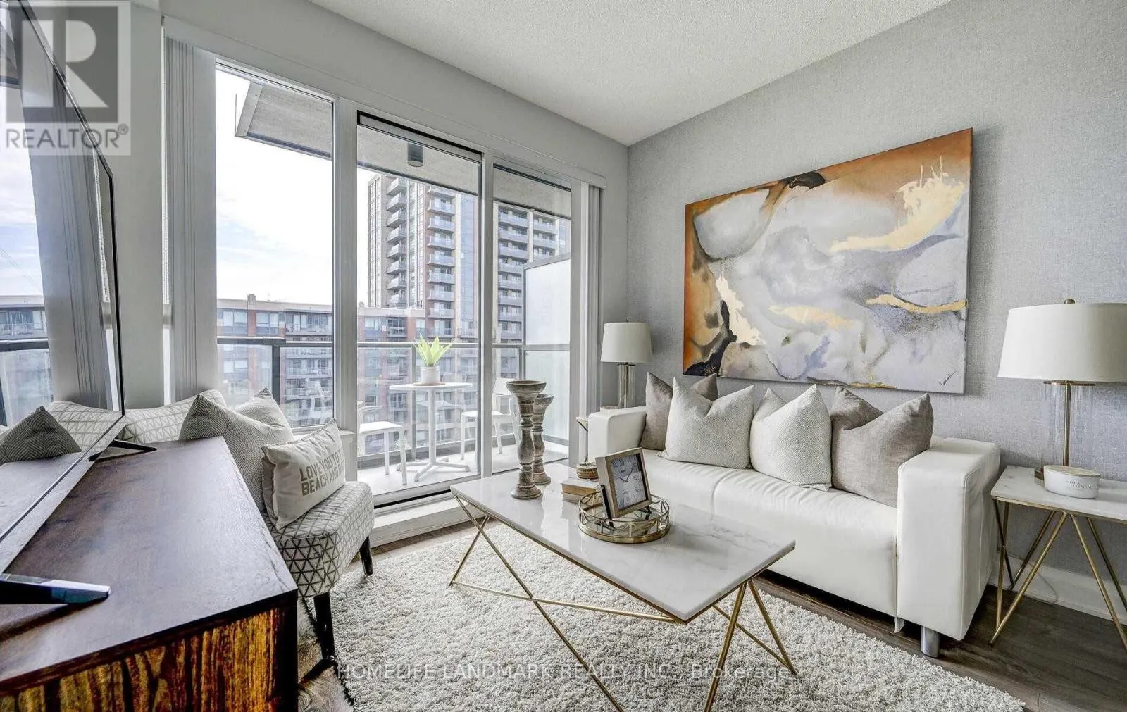 726 - 28 UPTOWN DRIVE