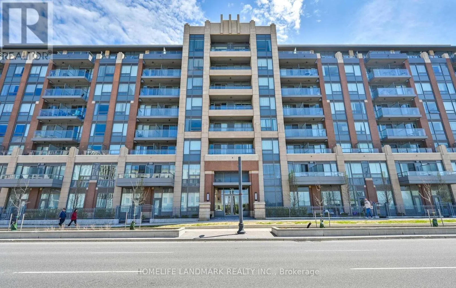 726 - 28 UPTOWN DRIVE