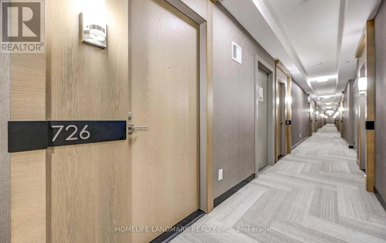 726 - 28 UPTOWN DRIVE