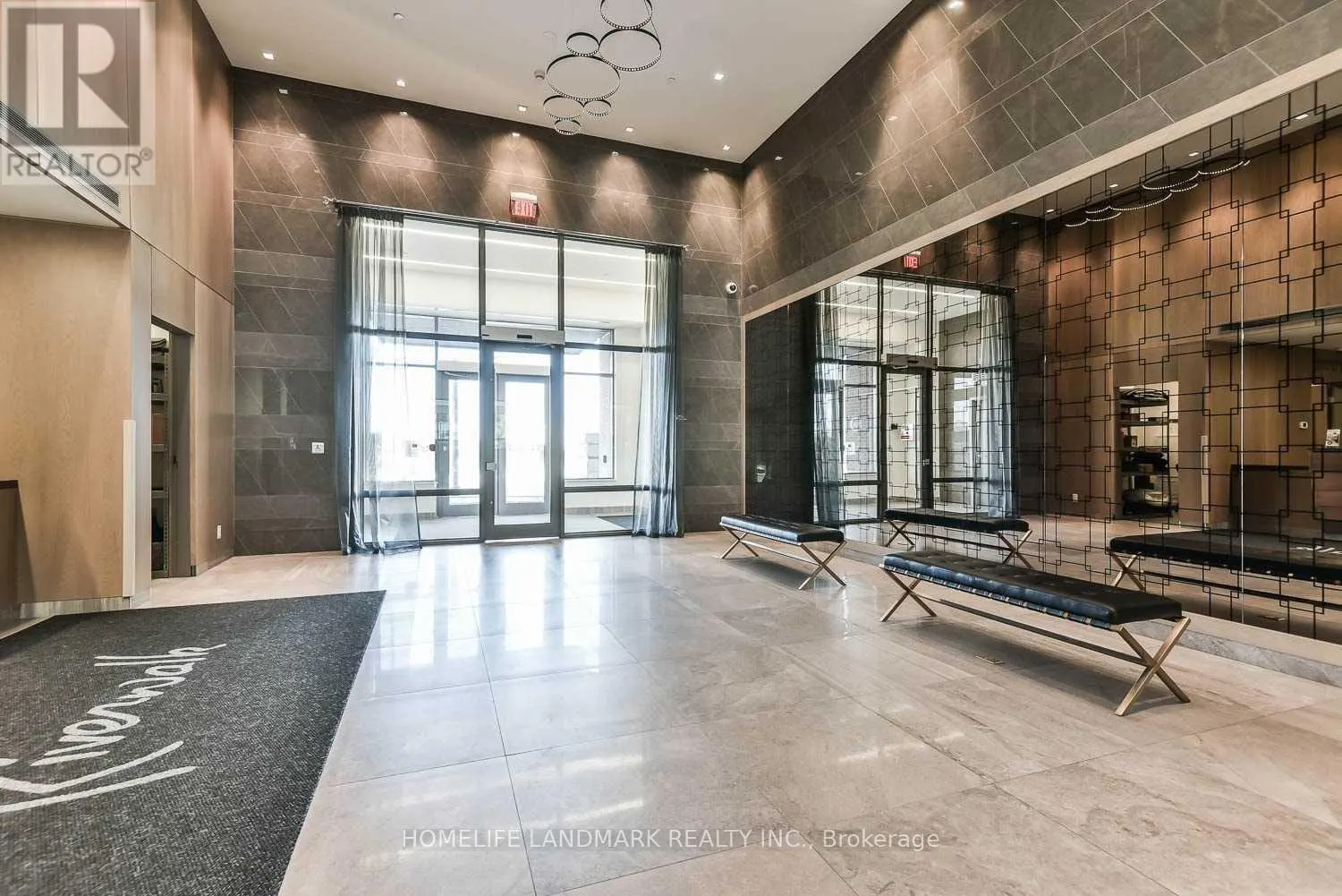 726 - 28 UPTOWN DRIVE