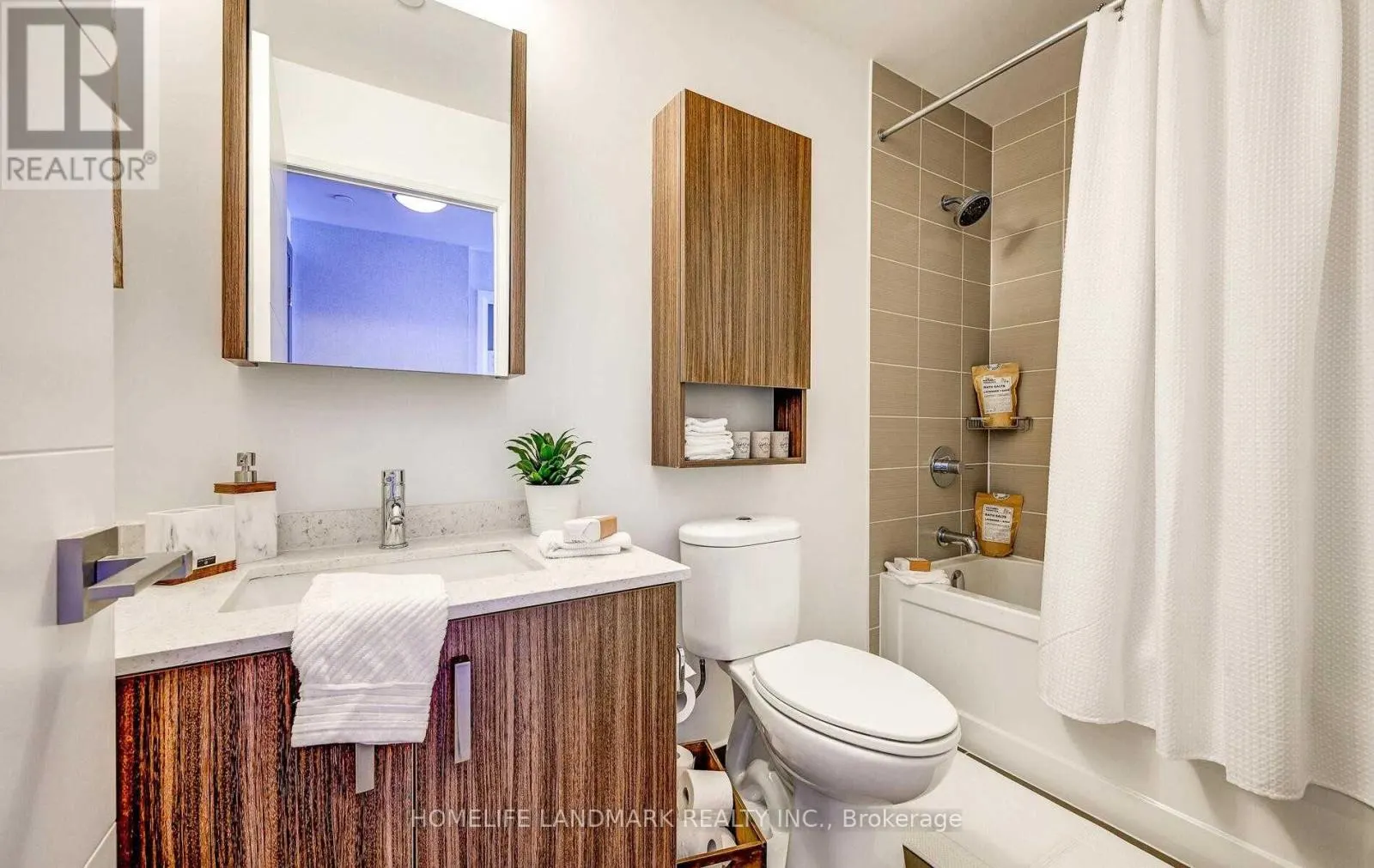 726 - 28 UPTOWN DRIVE